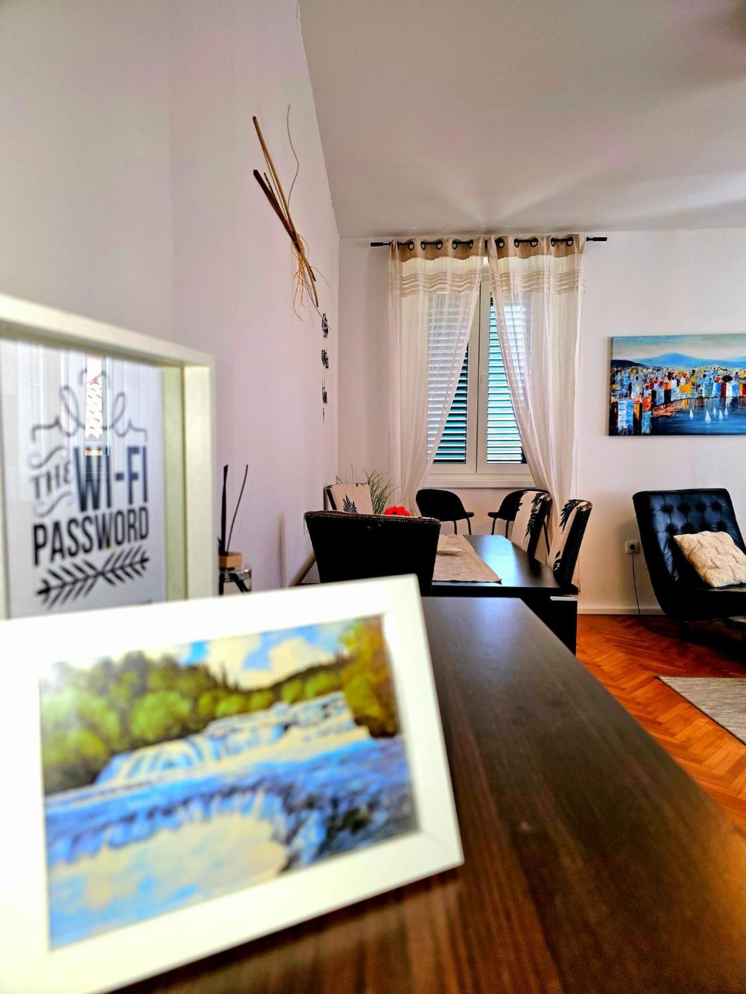 Apartman Square View 시베니크 외부 사진